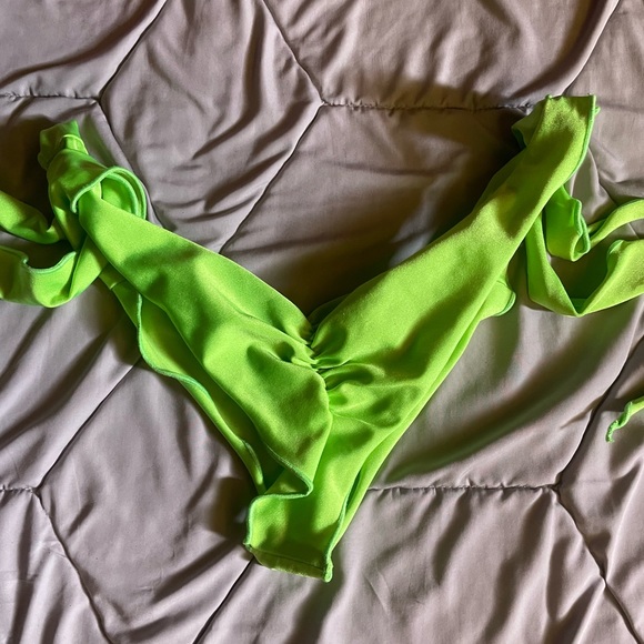 UV Neon Green Rave Set - Picture 7 of 7